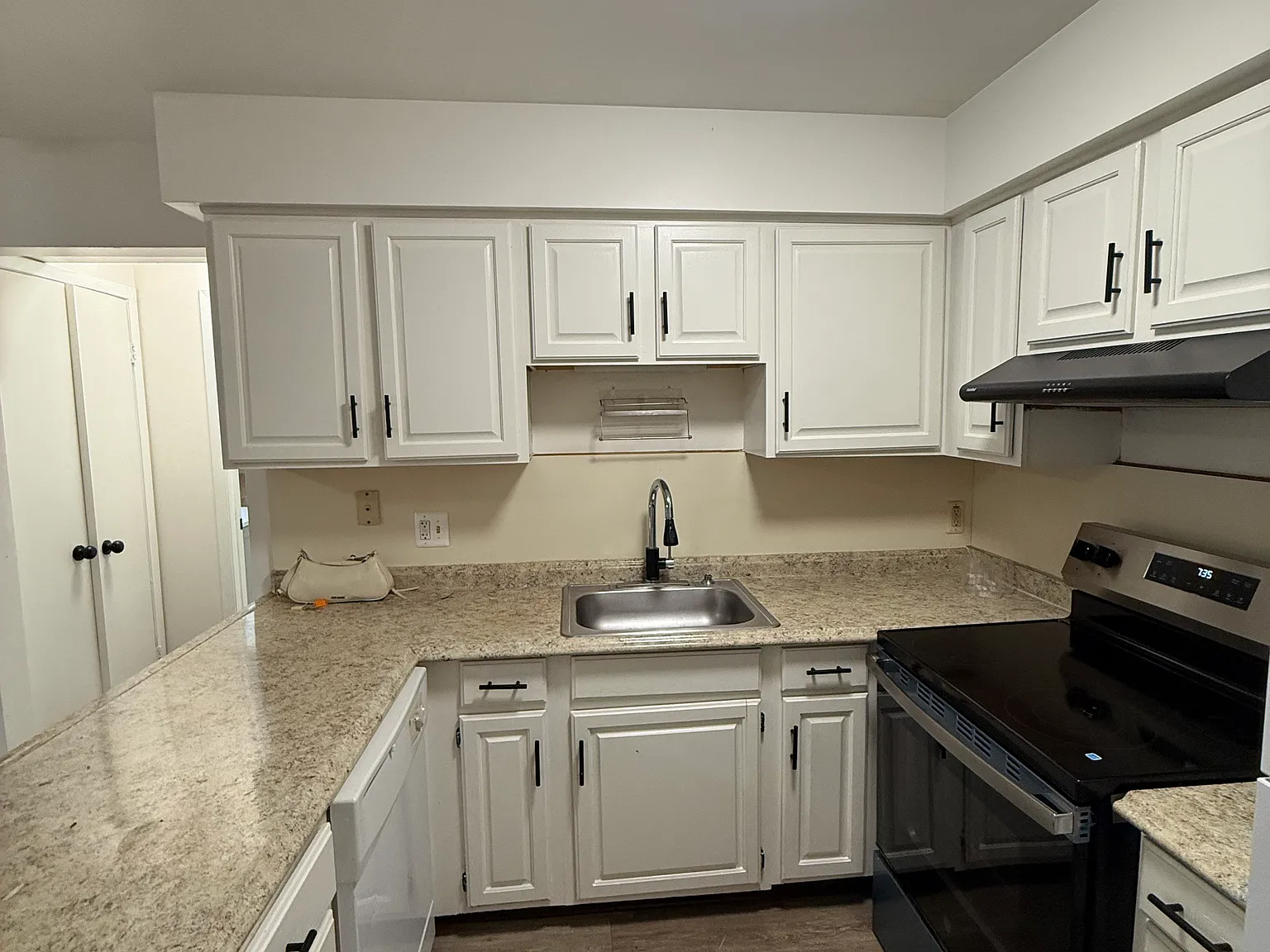 2 bed, 500 sqft, $2,200 — Photo 3