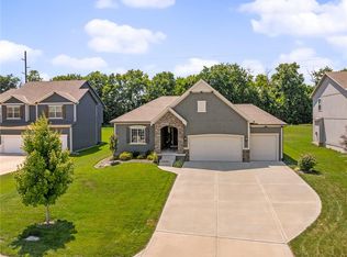 18908 Skyview Ln, Spring Hill, KS 66083