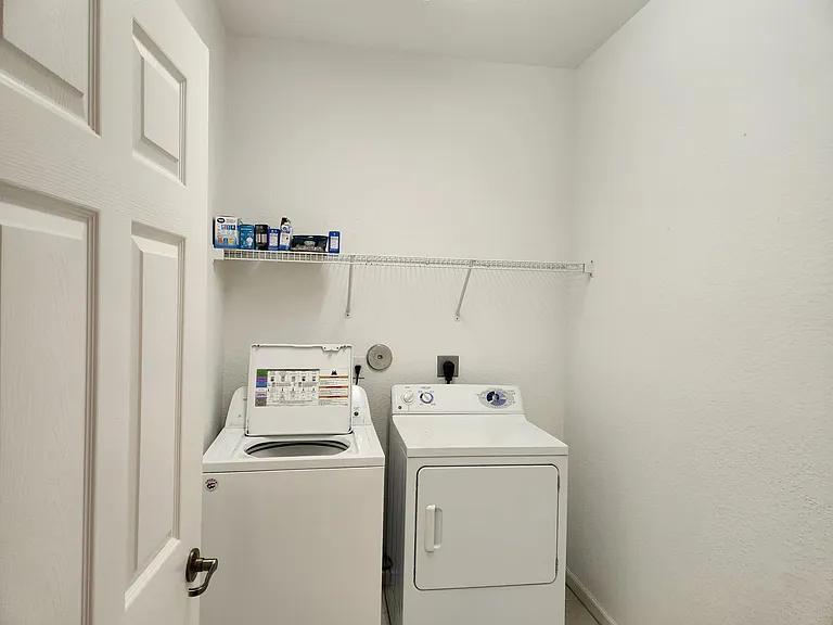 698 SW Glen Crest Way — Photo 11