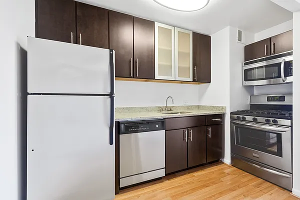 Rented by Greystar | media 4