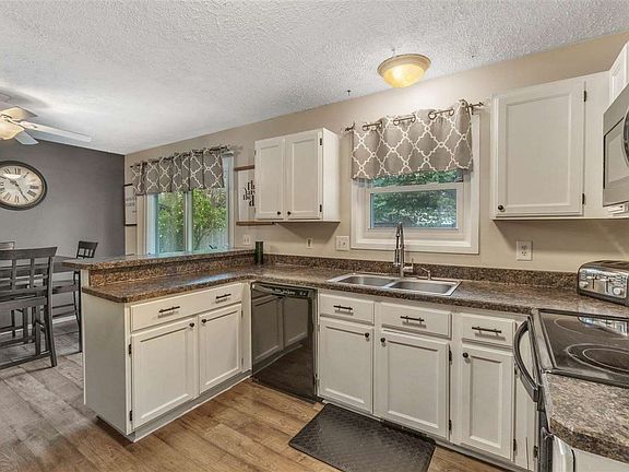 2nd image of 10220 Mizzen Ln