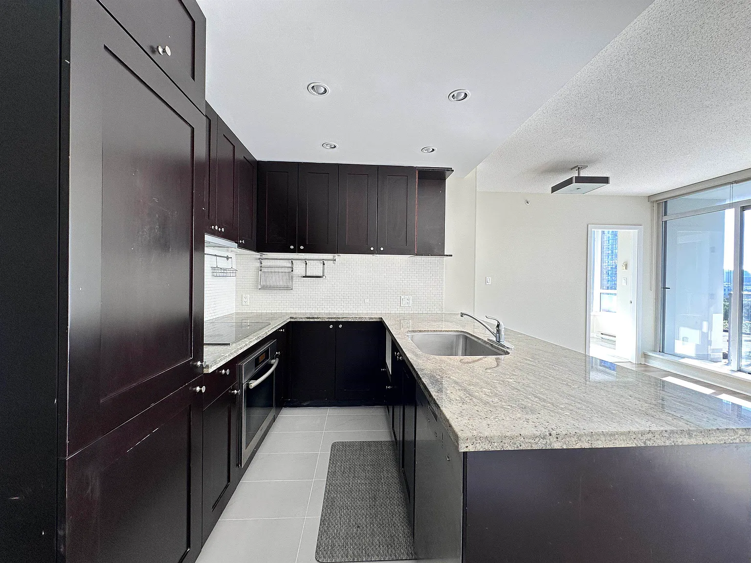 2 bed, 871 sqft, $3,200 — Photo 4