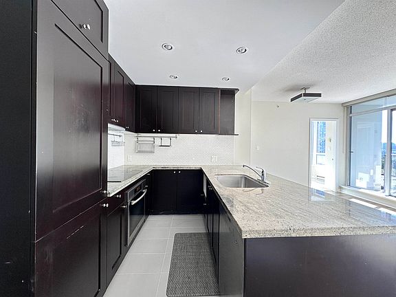 4th image of 821 Cambie St #707