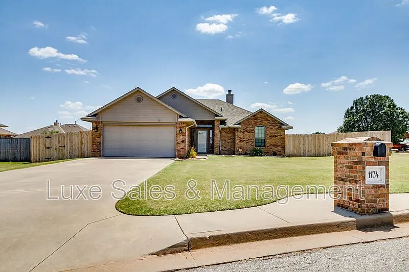 3 bed, 2.0 bath, 1510 sqft, $1,995 — Photo 1