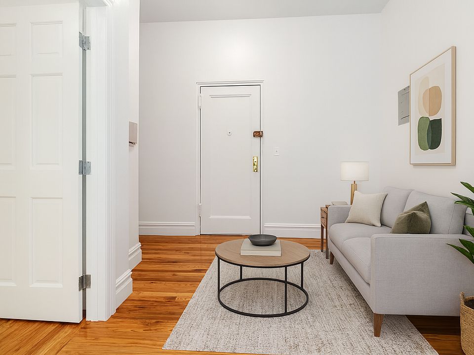 2nd image of 90 Bank St APT 2C
