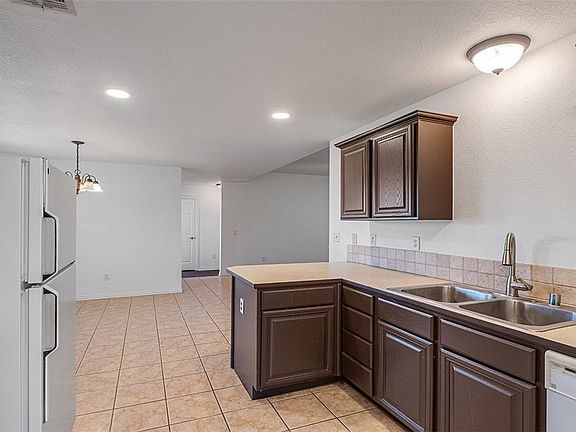 5th image of 1042 Applewood Cir