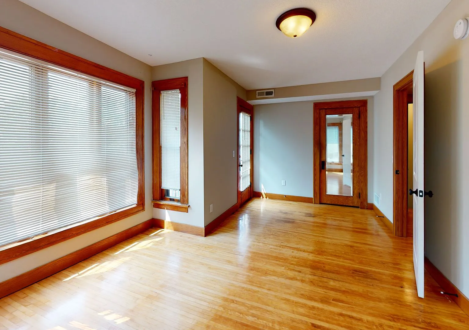 Duplex Near UMN — Photo 3