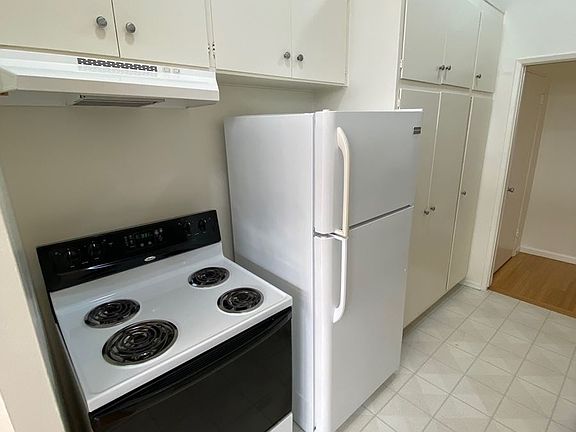 5th image of 11936 Darlington Ave APT 106