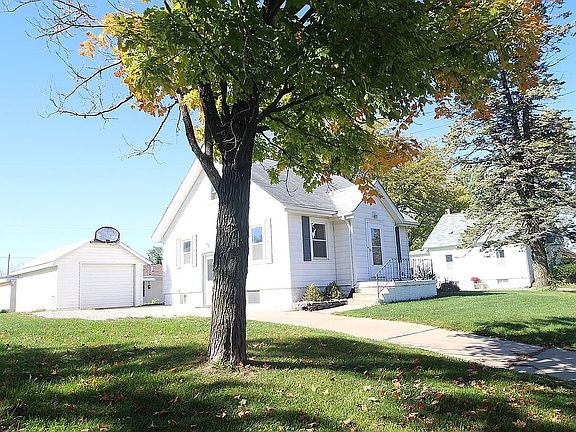 4th image of 1315 Main St