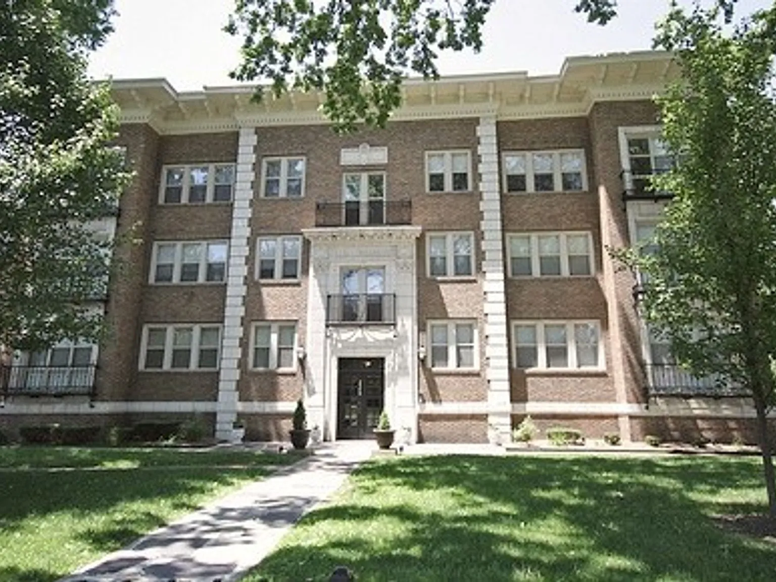 Biltmore Apartments — Photo 3