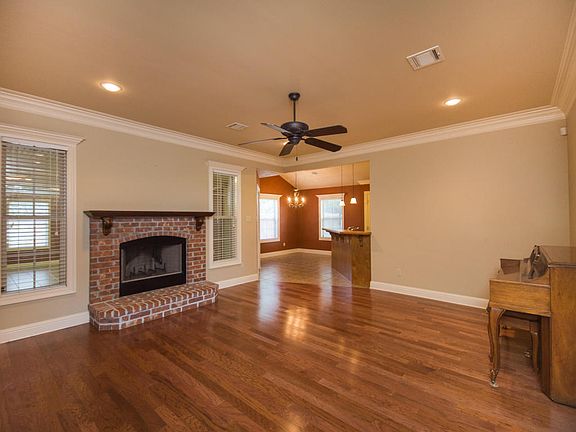 3rd image of 105 Pelican Haven Cv