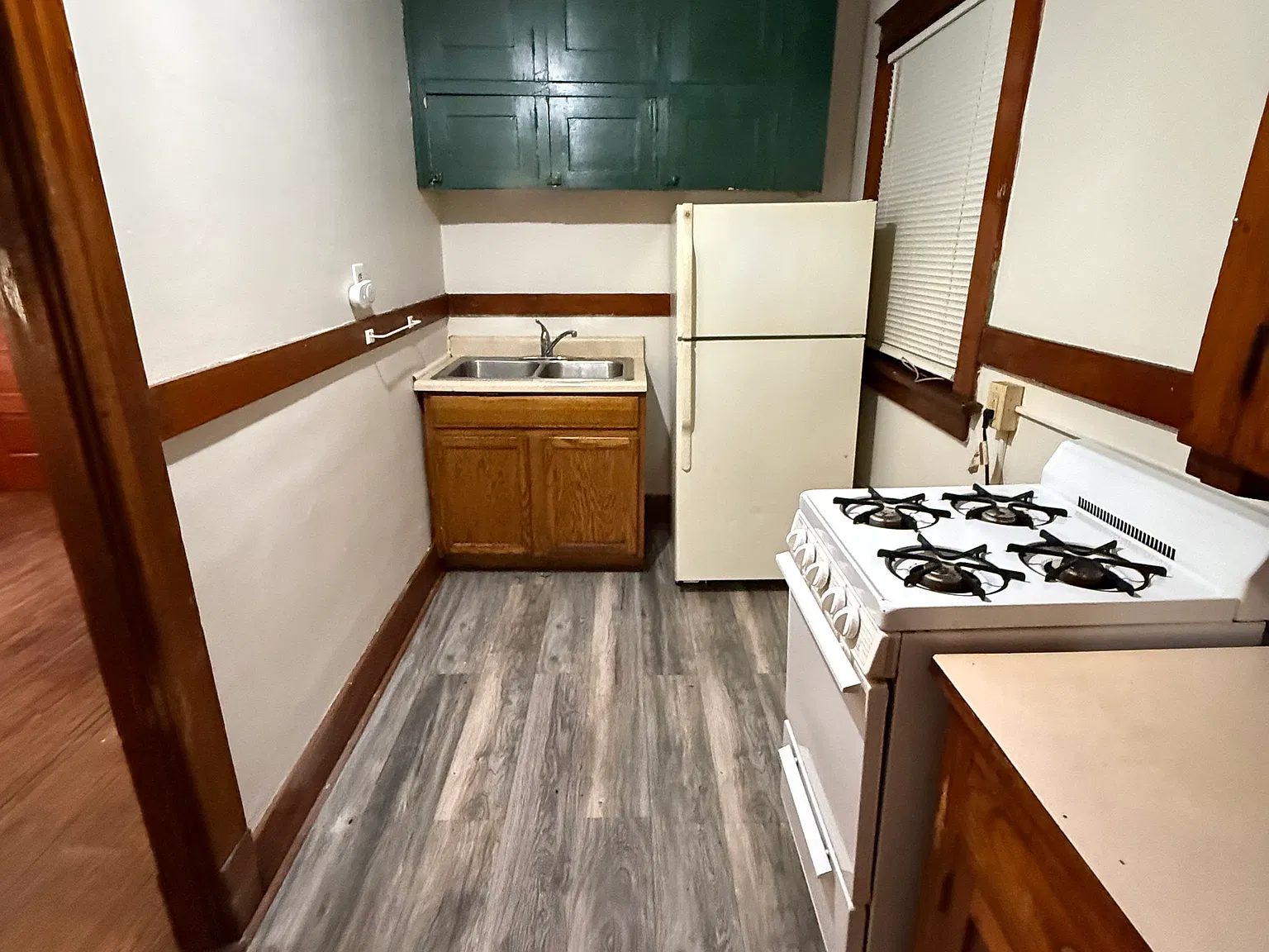 Studio, $595 — Photo 2