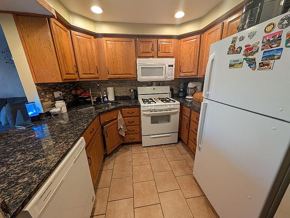 3rd image of 9421 S Roberts Rd APT 2SE