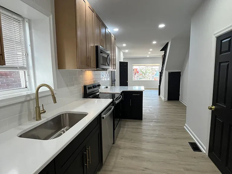 5856 Walton Ave — Photo 8