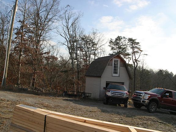 4th image of 777 Oakwood Dr