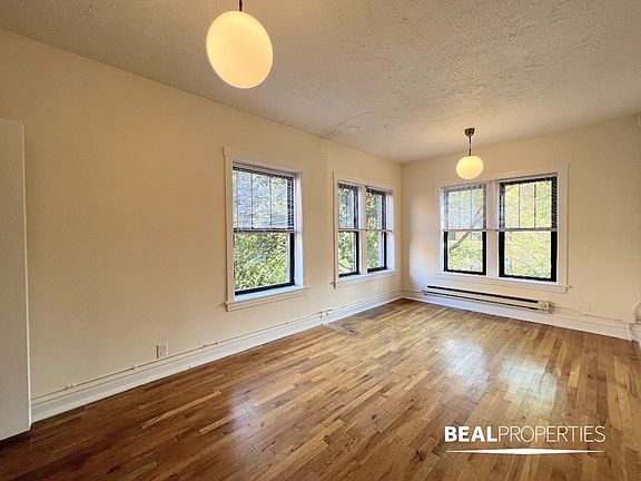 2nd image of 630.5 W Cornelia Ave #C630x-s2