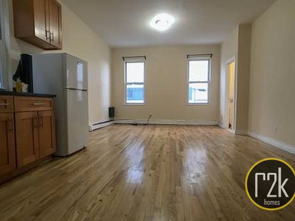 2nd image of 3709 Crescent St #3