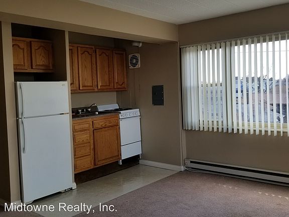 5th image of 530 W Berry St APT 606