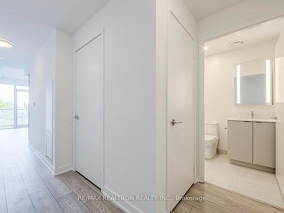 5th image of 285 Dufferin St #303