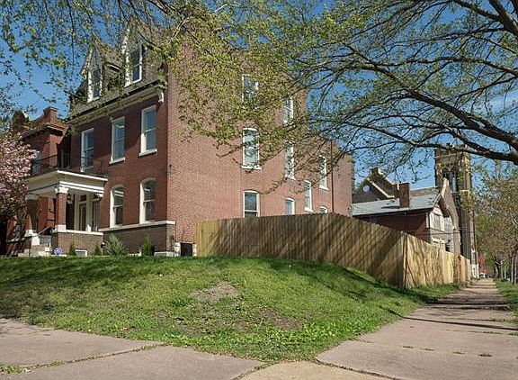 3rd image of 2105 Ann Ave