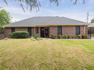 504 Kingswood Ct, Burleson, TX 76028