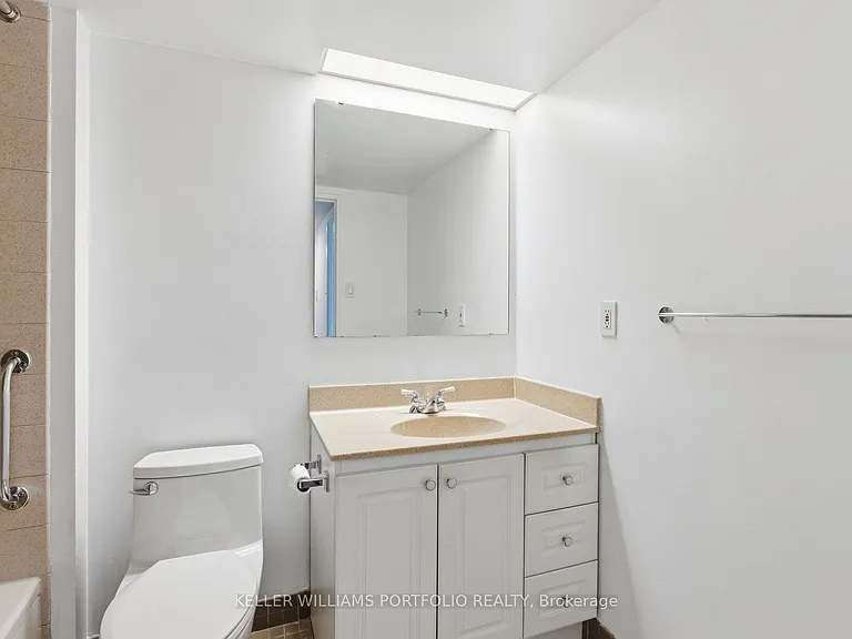 701 King St W #107 — Photo 20