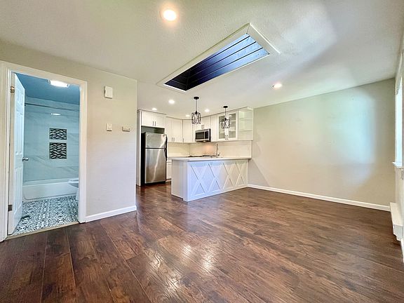 3rd image of 14213 Admiralty Way #B