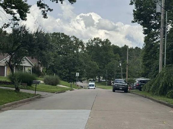 Exterior Neighborhood (street photo)