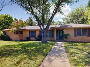203 W Brookside Dr, Bryan, TX 77801