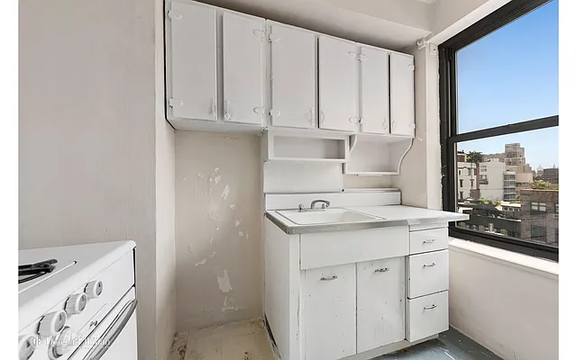 Sold by Douglas Elliman | media 12