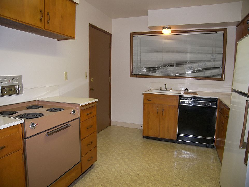 2nd image of 2275 SE 66th Ave