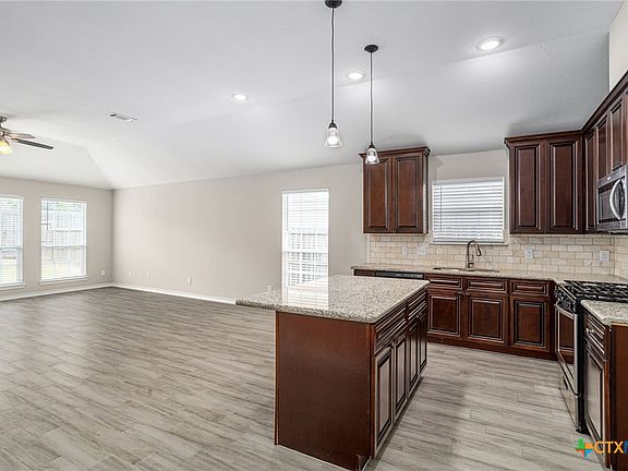 5th image of 126 Jane Dr