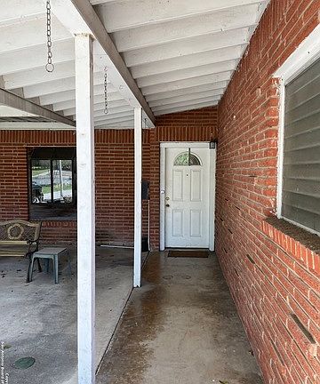 3rd image of 327 Meadowood Ln