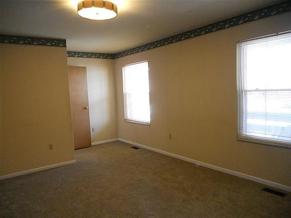 4th image of 6384 Viewmont Dr