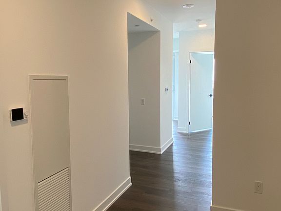 3rd image of 609 Sherbourne St #3209