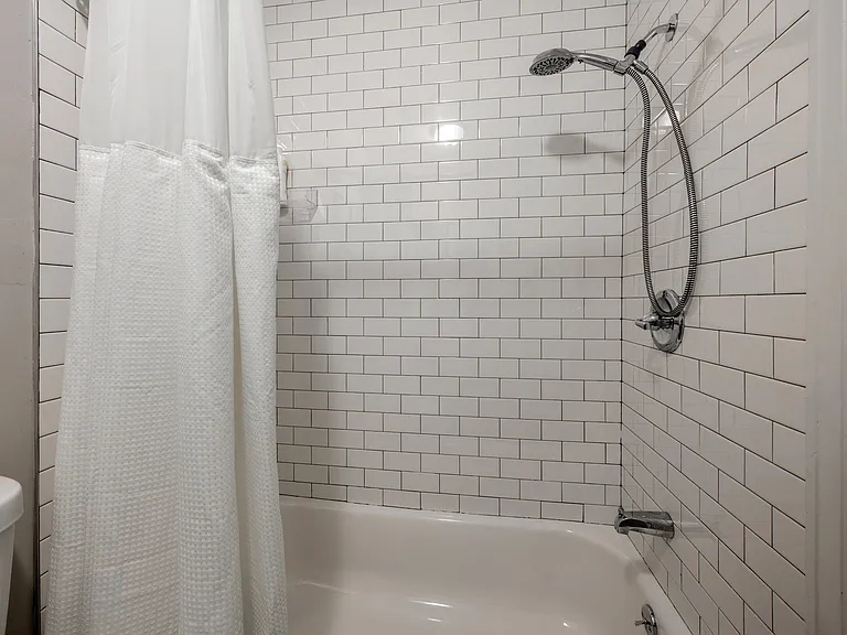 2612 Utica St — Photo 6