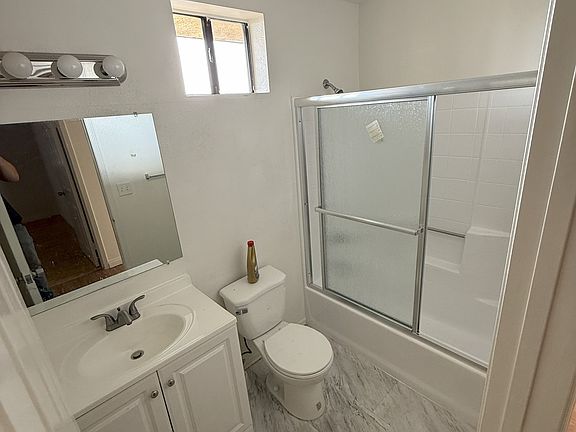 3rd image of 1104 Stanley Ave APT 6