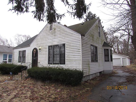 2nd image of 854 Wauceda Ave