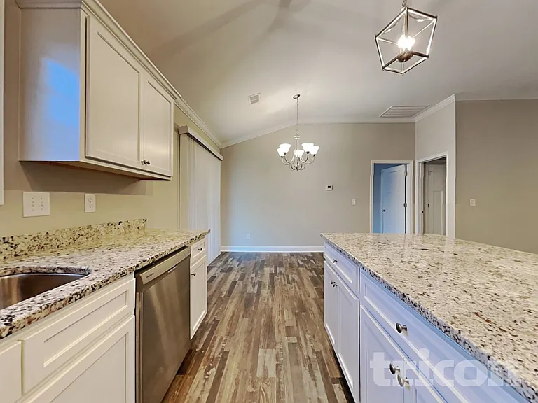 228 Hallmark Cir — Photo 5
