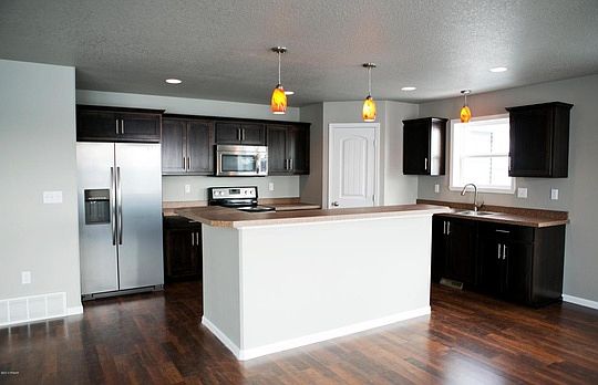 4th image of 3103 7th St E