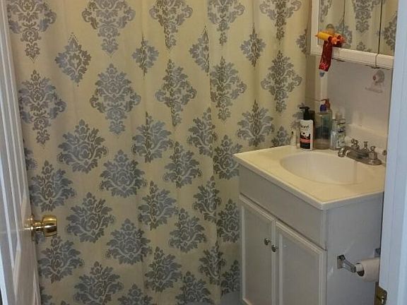 4th image of 907 N Hoyne Ave #2