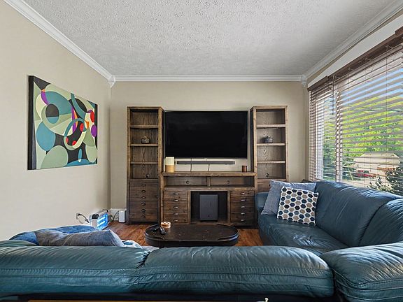 3rd image of 1106 W Taylor St