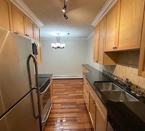 4th image of 10165 113th St NW #401
