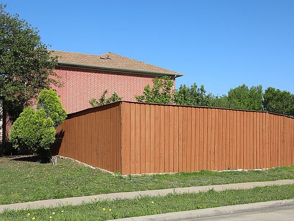 2nd image of 1907 Lennox Ln