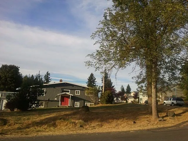 2200 NE 24th St photo 1