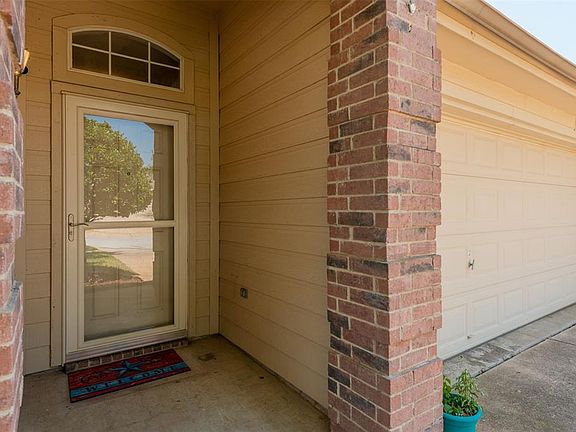 4th image of 4902 Bradley Ln