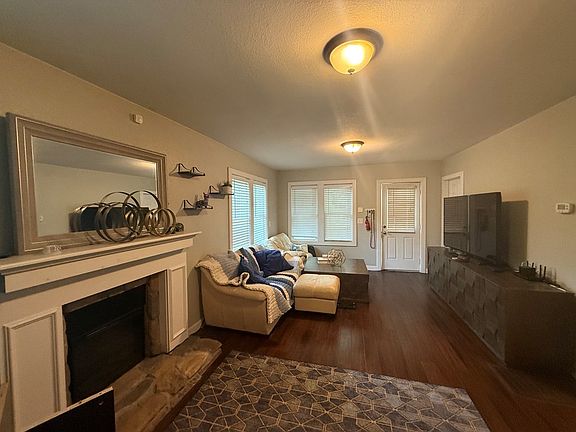 3rd image of 112 Perry St