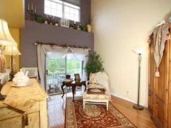 6 CHESTERFIELD CT