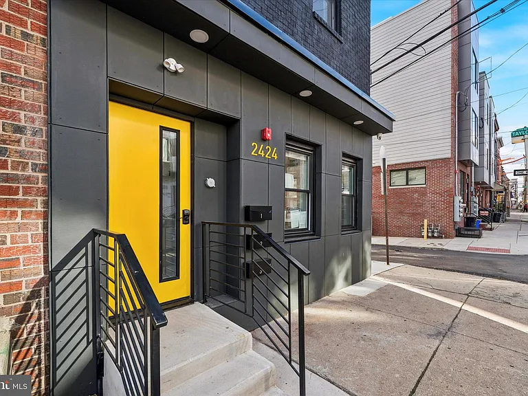 2424 W Thompson St #3 — Photo 2
