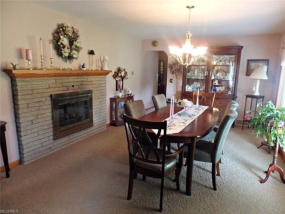 4th image of 9297 Sunview Dr NE